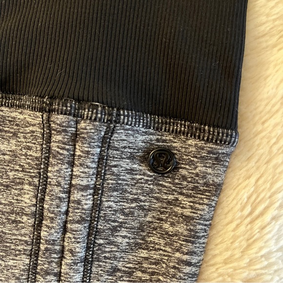Lululemon grey and black running sleeves - women’s one size - Picture 4 of 6